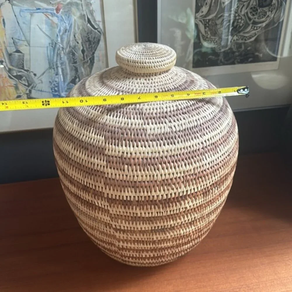 Handcrafted Native American vintage Woven Basket Vase - Picture 4 of 5